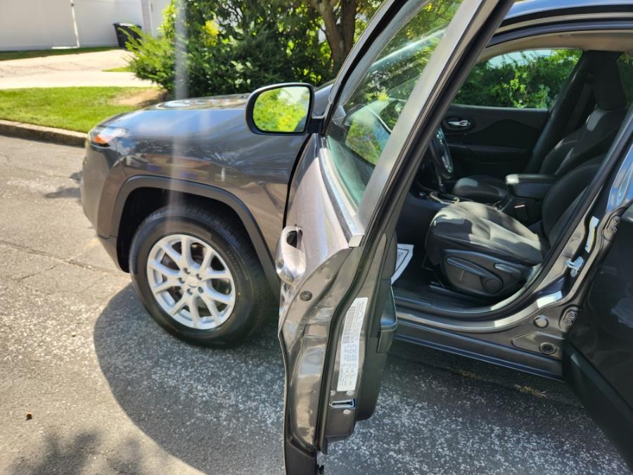 2014 Jeep Cherokee 4WD 4dr Latitude, available for sale in West Babylon, New York | SGM Auto Sales. West Babylon, New York 2014 Jeep Cherokee 4WD 4dr Latitude, available for sale in West Babylon, New York | SGM Auto Sales. West Babylon, New York