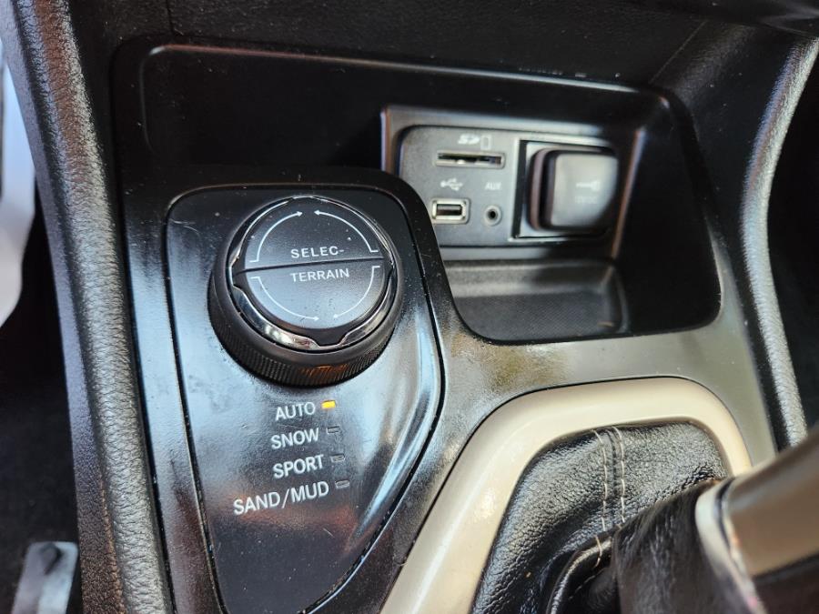 2014 Jeep Cherokee 4WD 4dr Latitude, available for sale in West Babylon, New York | SGM Auto Sales. West Babylon, New York 2014 Jeep Cherokee 4WD 4dr Latitude, available for sale in West Babylon, New York | SGM Auto Sales. West Babylon, New York