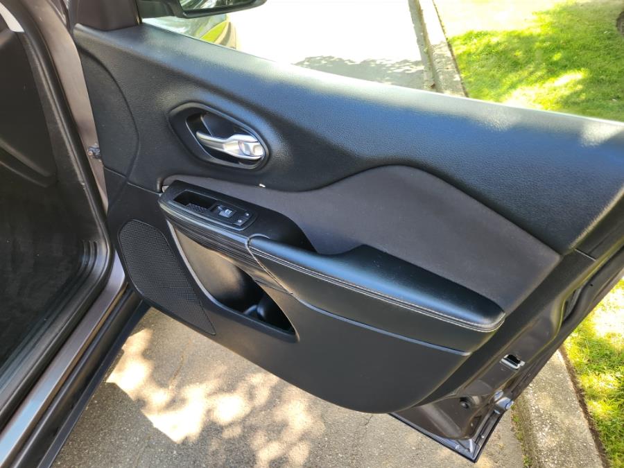 2014 Jeep Cherokee 4WD 4dr Latitude, available for sale in West Babylon, New York | SGM Auto Sales. West Babylon, New York 2014 Jeep Cherokee 4WD 4dr Latitude, available for sale in West Babylon, New York | SGM Auto Sales. West Babylon, New York