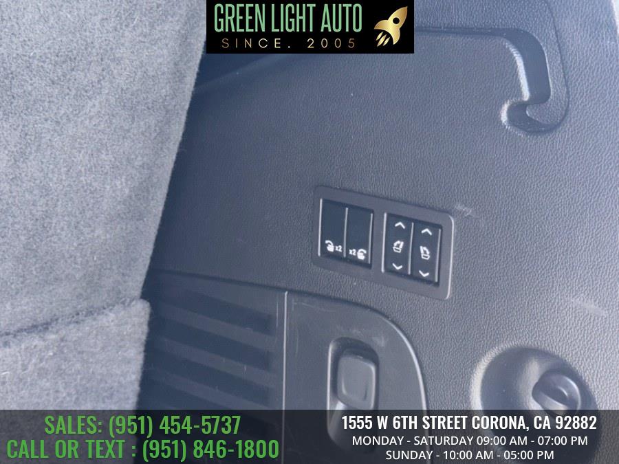 2018 Chevrolet Tahoe 2WD 4dr Premier, available for sale in Corona, California | Green Light Auto. Corona, California 2018 Chevrolet Tahoe 2WD 4dr Premier, available for sale in Corona, California | Green Light Auto. Corona, California