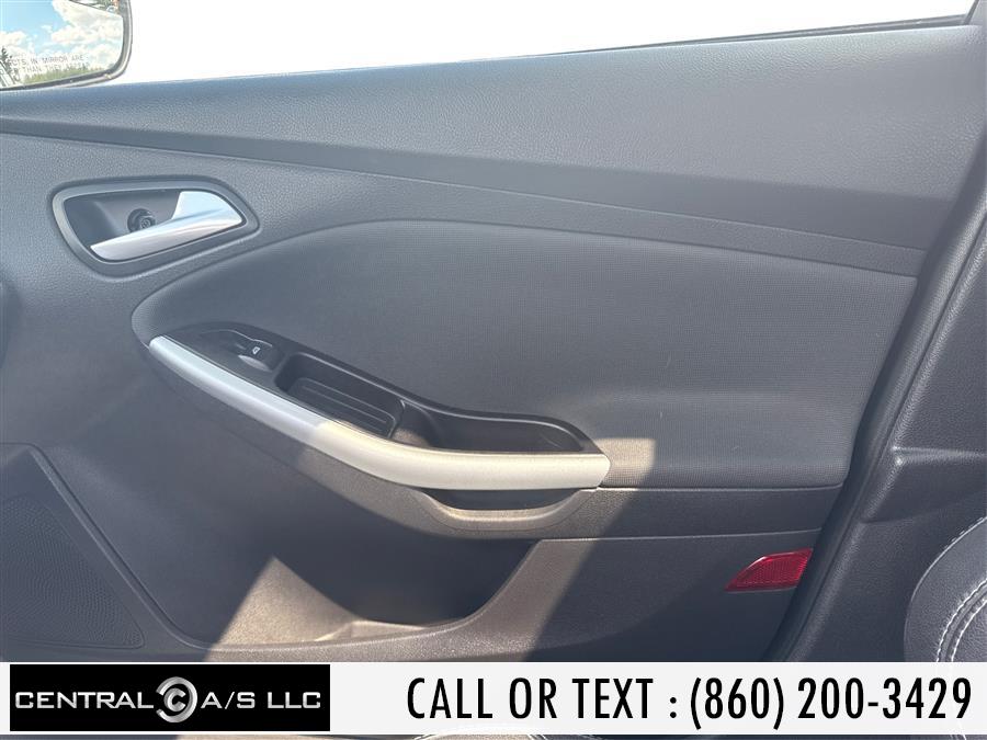 2013 Ford Focus 4dr Sdn SE, available for sale in East Windsor, Connecticut | Central A/S LLC. East Windsor, Connecticut 2013 Ford Focus 4dr Sdn SE, available for sale in East Windsor, Connecticut | Central A/S LLC. East Windsor, Connecticut