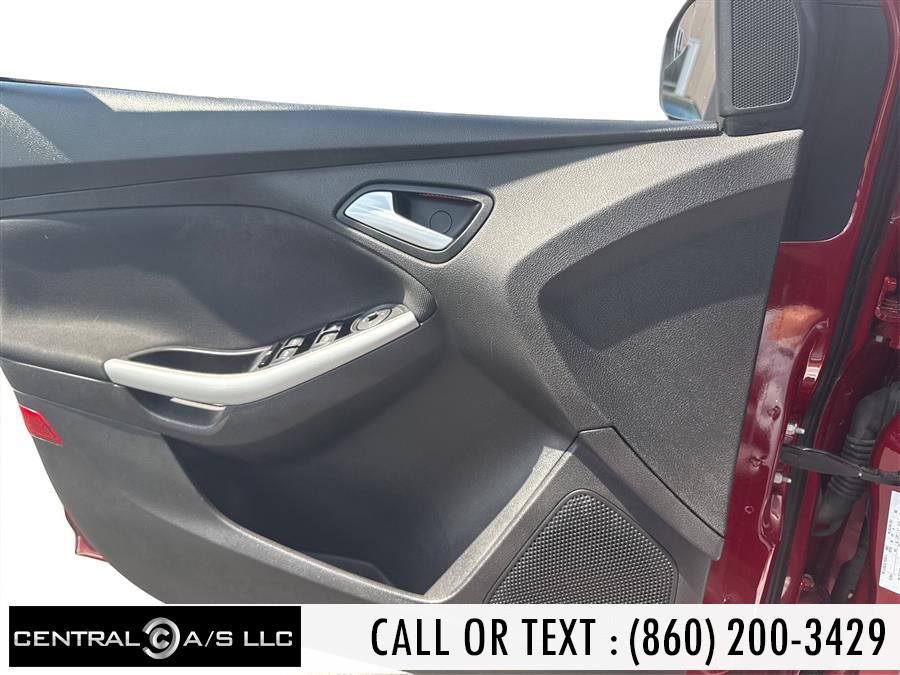 2013 Ford Focus 4dr Sdn SE, available for sale in East Windsor, Connecticut | Central A/S LLC. East Windsor, Connecticut 2013 Ford Focus 4dr Sdn SE, available for sale in East Windsor, Connecticut | Central A/S LLC. East Windsor, Connecticut