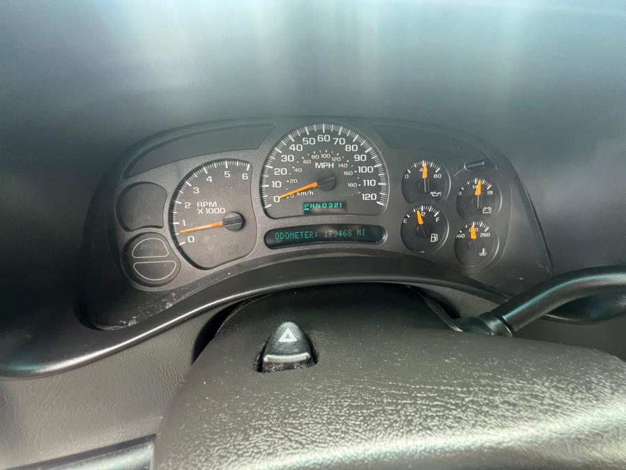 2004 Chevrolet Suburban 4dr 1500 4WD LS, available for sale in Lodi, New Jersey | Route 46 Auto Sales Inc. Lodi, New Jersey 2004 Chevrolet Suburban 4dr 1500 4WD LS, available for sale in Lodi, New Jersey | Route 46 Auto Sales Inc. Lodi, New Jersey