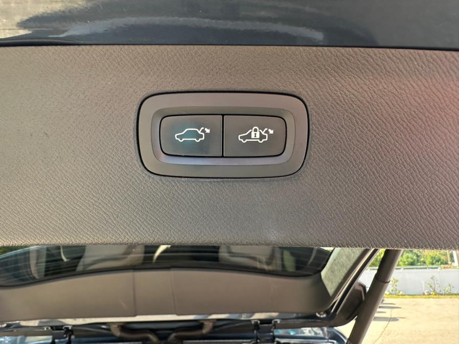 2018 Volvo XC90 T6 AWD 7-Passenger Momentum, available for sale in South Windsor, Connecticut | Mike And Tony Auto Sales, Inc. South Windsor, Connecticut 2018 Volvo XC90 T6 AWD 7-Passenger Momentum, available for sale in South Windsor, Connecticut | Mike And Tony Auto Sales, Inc. South Windsor, Connecticut