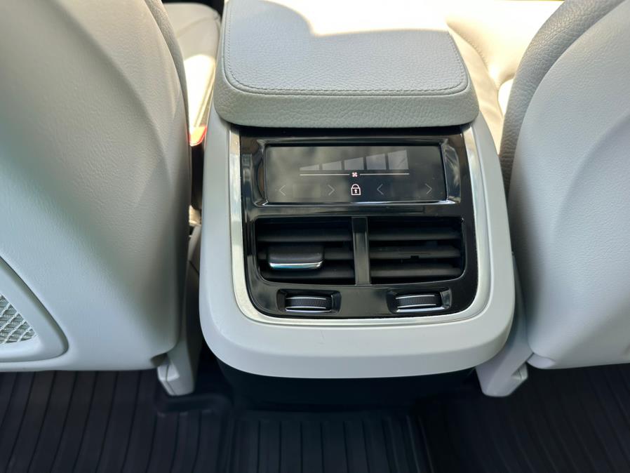 2018 Volvo XC90 T6 AWD 7-Passenger Momentum, available for sale in South Windsor, Connecticut | Mike And Tony Auto Sales, Inc. South Windsor, Connecticut 2018 Volvo XC90 T6 AWD 7-Passenger Momentum, available for sale in South Windsor, Connecticut | Mike And Tony Auto Sales, Inc. South Windsor, Connecticut
