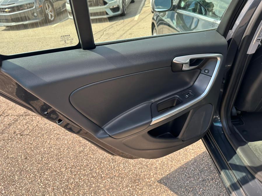 2015 Volvo S60 2015.5 4dr Sdn T5 Premier AWD, available for sale in South Windsor, Connecticut | Mike And Tony Auto Sales, Inc. South Windsor, Connecticut 2015 Volvo S60 2015.5 4dr Sdn T5 Premier AWD, available for sale in South Windsor, Connecticut | Mike And Tony Auto Sales, Inc. South Windsor, Connecticut