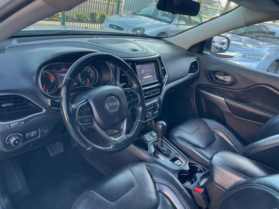 2019 Jeep Cherokee Limited FWD, available for sale in Hawaiian Gardens, California | Luxe Motors. Hawaiian Gardens, California 2019 Jeep Cherokee Limited FWD, available for sale in Hawaiian Gardens, California | Luxe Motors. Hawaiian Gardens, California