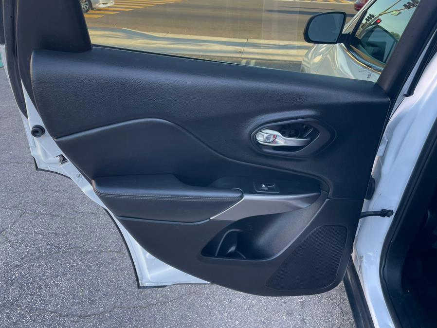 2019 Jeep Cherokee Limited FWD, available for sale in Hawaiian Gardens, California | Luxe Motors. Hawaiian Gardens, California 2019 Jeep Cherokee Limited FWD, available for sale in Hawaiian Gardens, California | Luxe Motors. Hawaiian Gardens, California