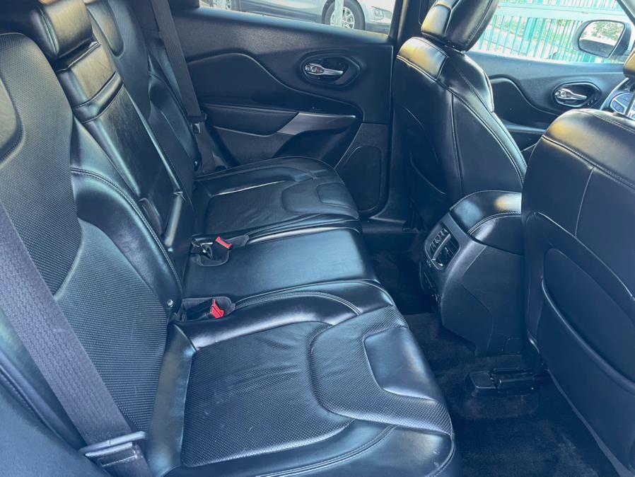 2019 Jeep Cherokee Limited FWD, available for sale in Hawaiian Gardens, California | Luxe Motors. Hawaiian Gardens, California 2019 Jeep Cherokee Limited FWD, available for sale in Hawaiian Gardens, California | Luxe Motors. Hawaiian Gardens, California