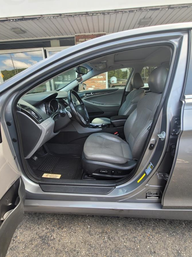 2014 Hyundai Sonata 4dr Sdn 2.4L Auto S, available for sale in Naugatuck, Connecticut | Riverside Motorcars, LLC. Naugatuck, Connecticut 2014 Hyundai Sonata 4dr Sdn 2.4L Auto S, available for sale in Naugatuck, Connecticut | Riverside Motorcars, LLC. Naugatuck, Connecticut