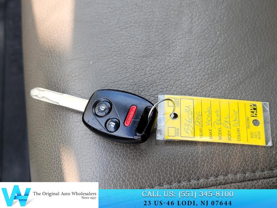 2006 Honda Pilot 4WD EX-L AT with NAVI, available for sale in Lodi, New Jersey | AW Auto & Truck Wholesalers, Inc. Lodi, New Jersey 2006 Honda Pilot 4WD EX-L AT with NAVI, available for sale in Lodi, New Jersey | AW Auto & Truck Wholesalers, Inc. Lodi, New Jersey