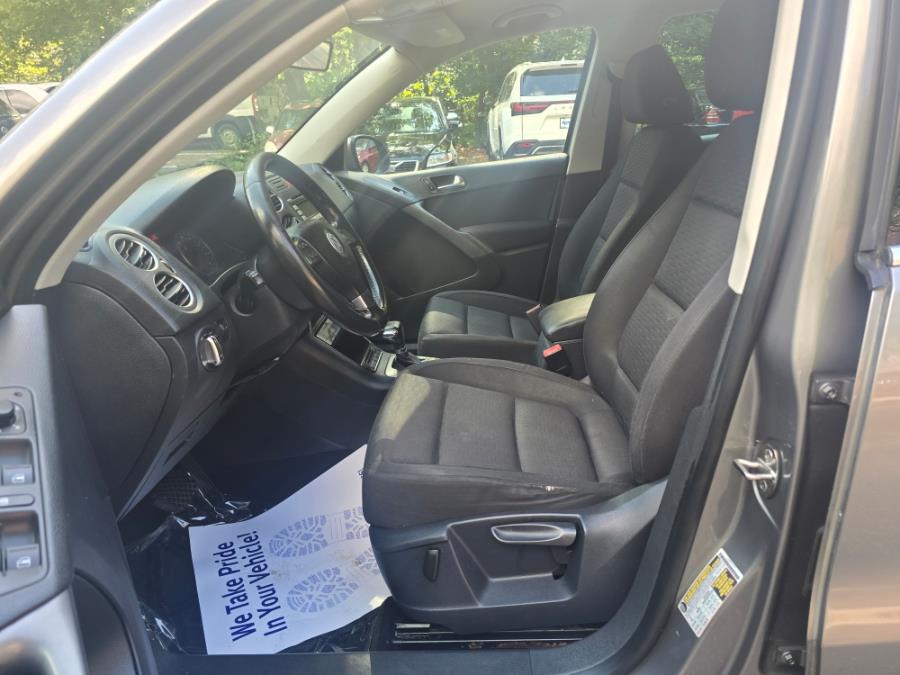 2009 Volkswagen Tiguan AWD SE w/Leather, available for sale in Bloomingdale, New Jersey | Bloomingdale Auto Group. Bloomingdale, New Jersey 2009 Volkswagen Tiguan AWD SE w/Leather, available for sale in Bloomingdale, New Jersey | Bloomingdale Auto Group. Bloomingdale, New Jersey