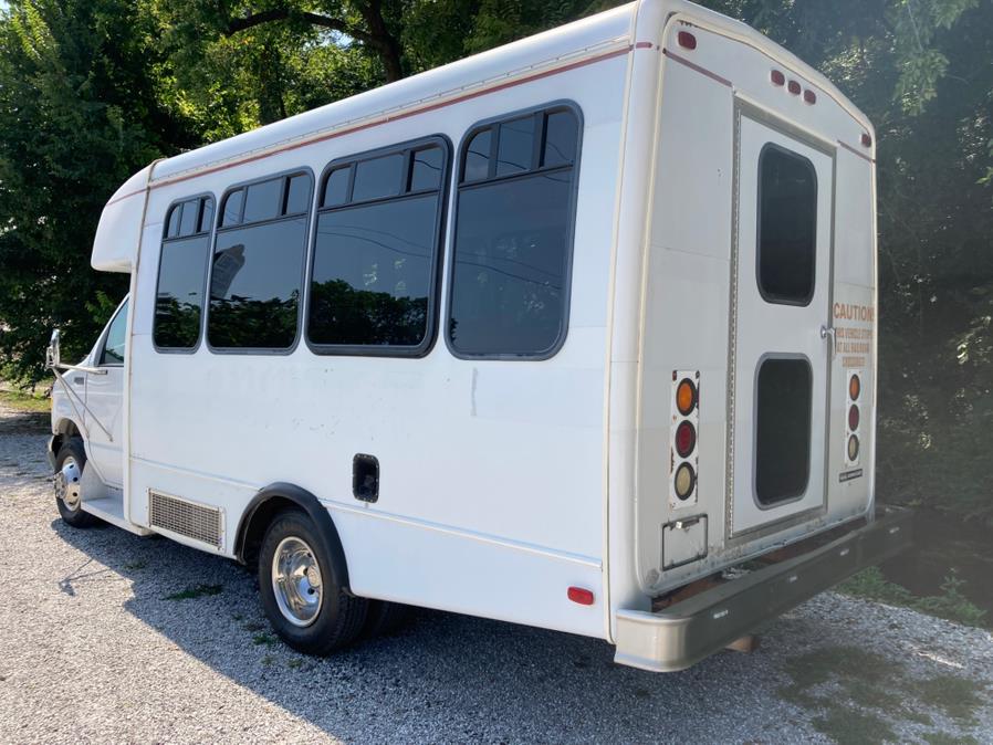 2000 Ford Econoline Commercial Cutaway E-350 Super Duty 138" WB DRW, available for sale in Neosho, Missouri | Xsell Auto LLC. Neosho, Missouri 2000 Ford Econoline Commercial Cutaway E-350 Super Duty 138" WB DRW, available for sale in Neosho, Missouri | Xsell Auto LLC. Neosho, Missouri