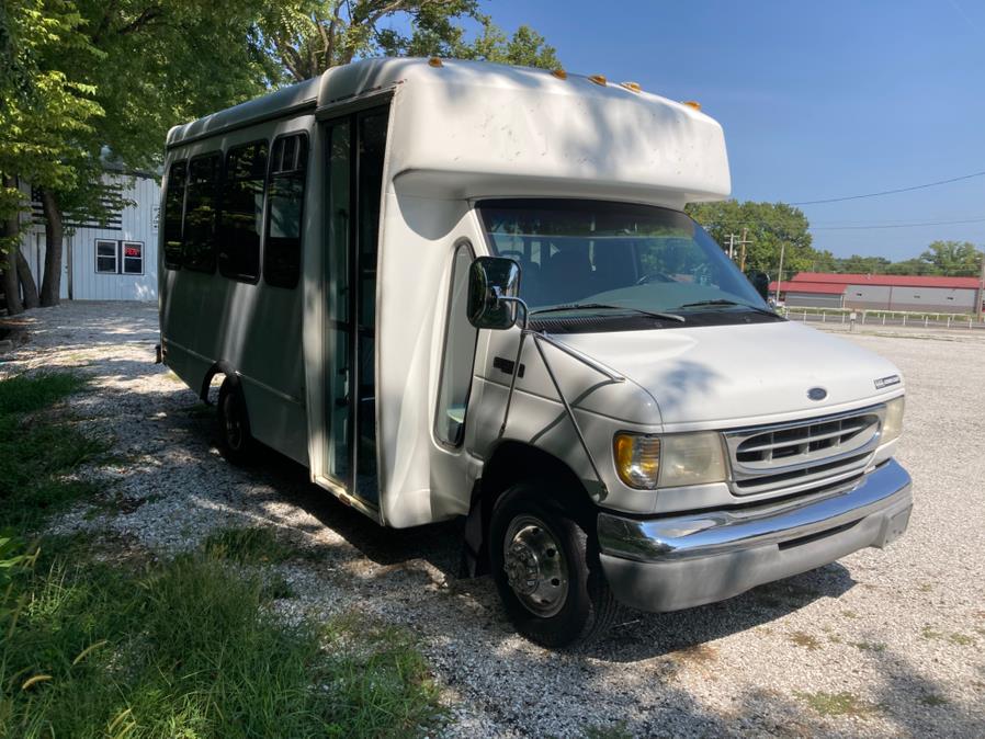 2000 Ford Econoline Commercial Cutaway E-350 Super Duty 138" WB DRW, available for sale in Neosho, Missouri | Xsell Auto LLC. Neosho, Missouri 2000 Ford Econoline Commercial Cutaway E-350 Super Duty 138" WB DRW, available for sale in Neosho, Missouri | Xsell Auto LLC. Neosho, Missouri
