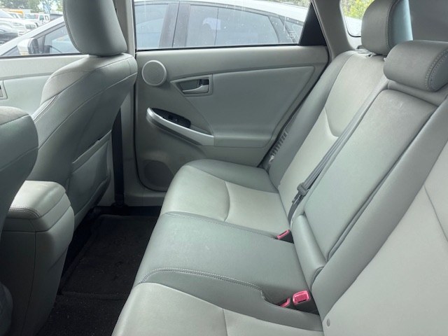 2013 Toyota Prius Four photo 2