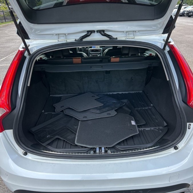 2016 Volvo V60 Cross Country 4dr Wgn T5 AWD, available for sale in Manchester, New Hampshire | Second Street Auto Sales Inc. Manchester, New Hampshire 2016 Volvo V60 Cross Country 4dr Wgn T5 AWD, available for sale in Manchester, New Hampshire | Second Street Auto Sales Inc. Manchester, New Hampshire