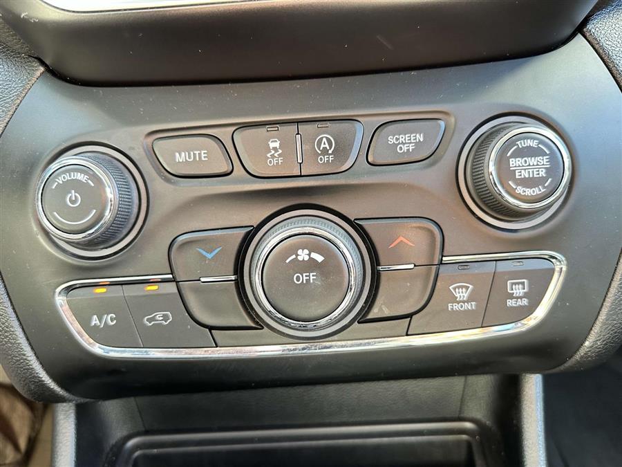2019 Jeep Cherokee Latitude Plus, available for sale in Patchogue, New York | Baron Supercenter. Patchogue, New York 2019 Jeep Cherokee Latitude Plus, available for sale in Patchogue, New York | Baron Supercenter. Patchogue, New York