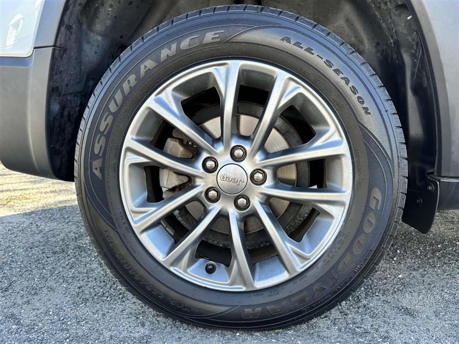 2019 Jeep Cherokee Latitude Plus, available for sale in Patchogue, New York | Baron Supercenter. Patchogue, New York 2019 Jeep Cherokee Latitude Plus, available for sale in Patchogue, New York | Baron Supercenter. Patchogue, New York