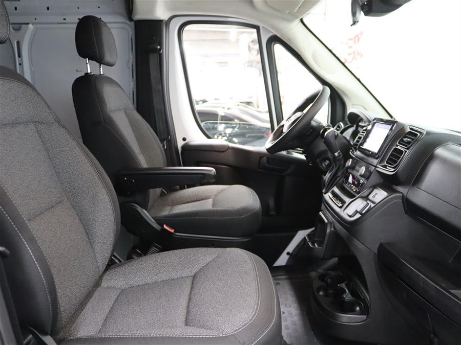 2023 Ram 2500 photo 8