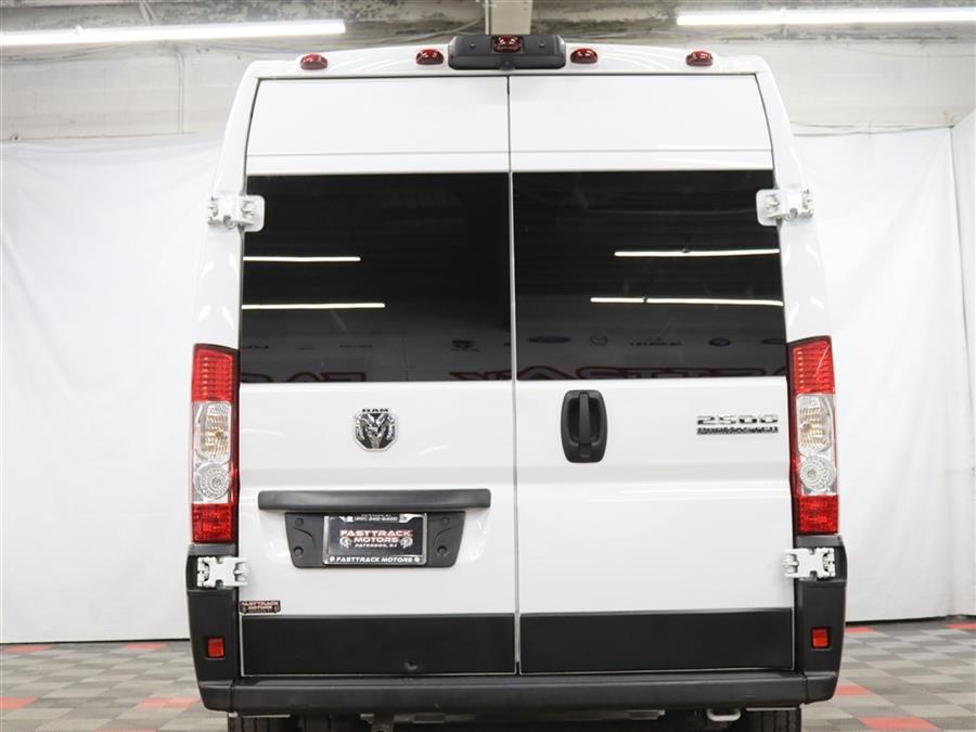 2023 Ram 2500 photo 4