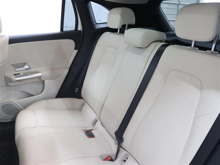 2022 Mercedes Benz GLA 250 4MATIC photo 9