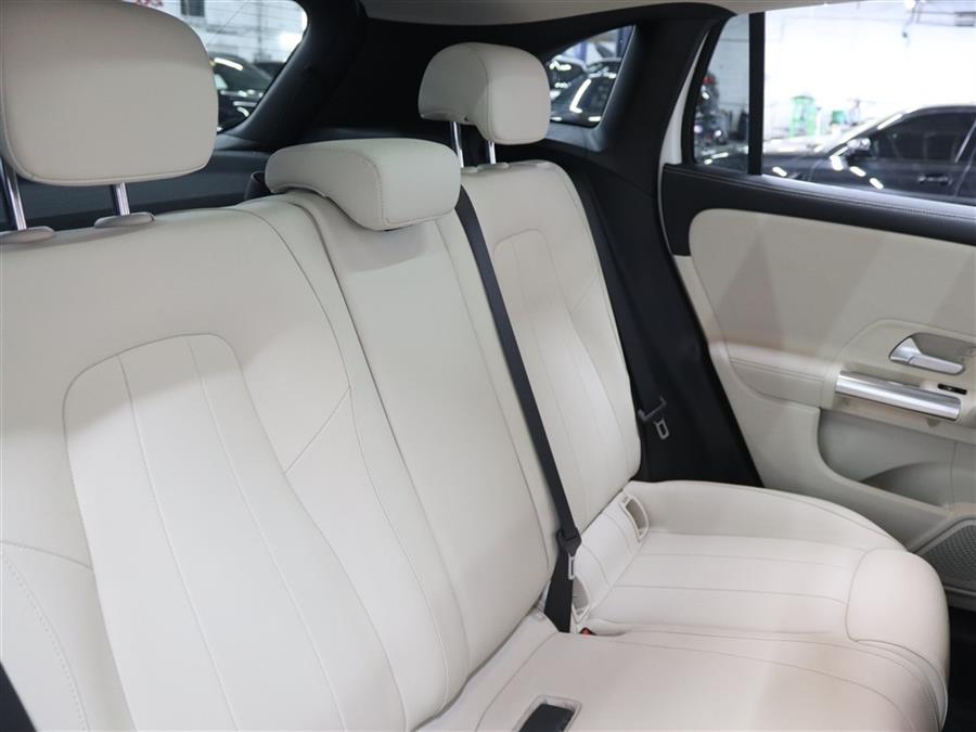 2022 Mercedes Benz GLA 250 4MATIC photo 13