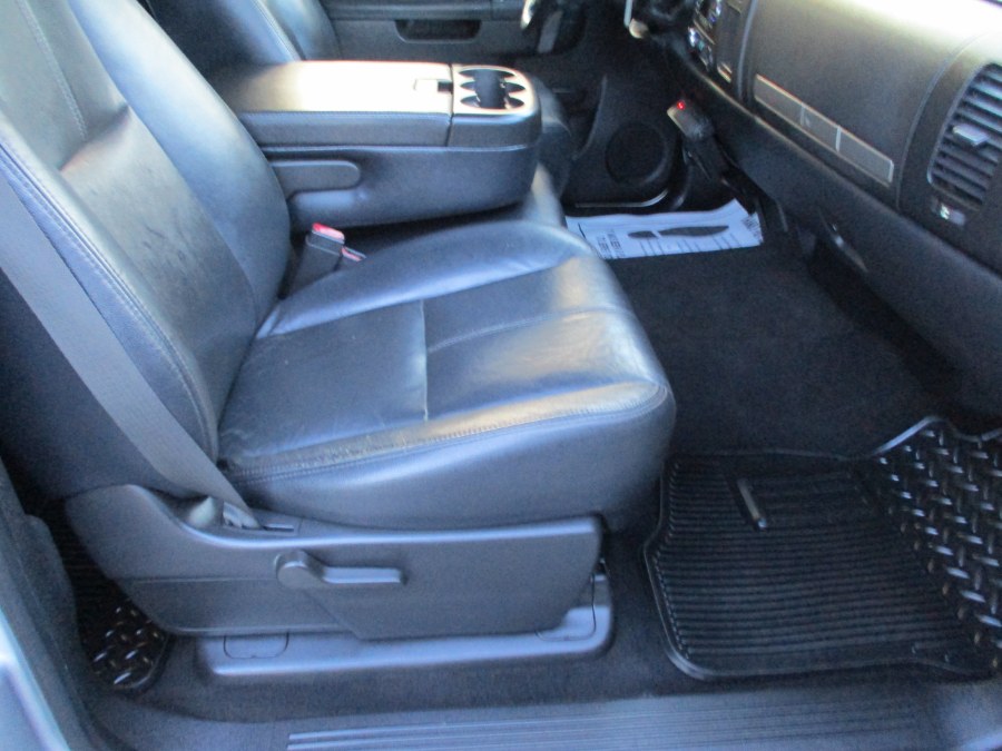 2013 GMC Sierra 2500HD 4WD Crew Cab 153.7" SLE, available for sale in Suffield, Connecticut | Suffield Auto LLC. Suffield, Connecticut 2013 GMC Sierra 2500HD 4WD Crew Cab 153.7" SLE, available for sale in Suffield, Connecticut | Suffield Auto LLC. Suffield, Connecticut