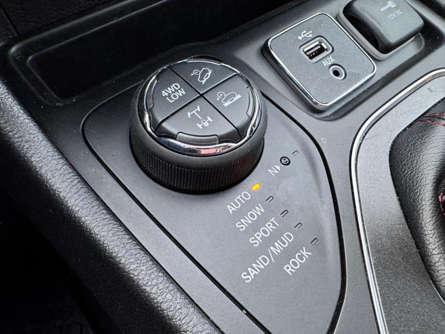 2019 Jeep Cherokee Trailhawk 4x4, available for sale in Canton , Connecticut | Bach Motor Cars. Canton , Connecticut 2019 Jeep Cherokee Trailhawk 4x4, available for sale in Canton , Connecticut | Bach Motor Cars. Canton , Connecticut