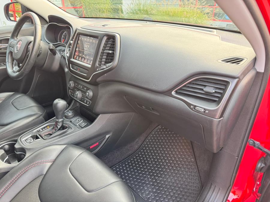 2019 Jeep Cherokee Trailhawk 4x4, available for sale in Canton , Connecticut | Bach Motor Cars. Canton , Connecticut 2019 Jeep Cherokee Trailhawk 4x4, available for sale in Canton , Connecticut | Bach Motor Cars. Canton , Connecticut