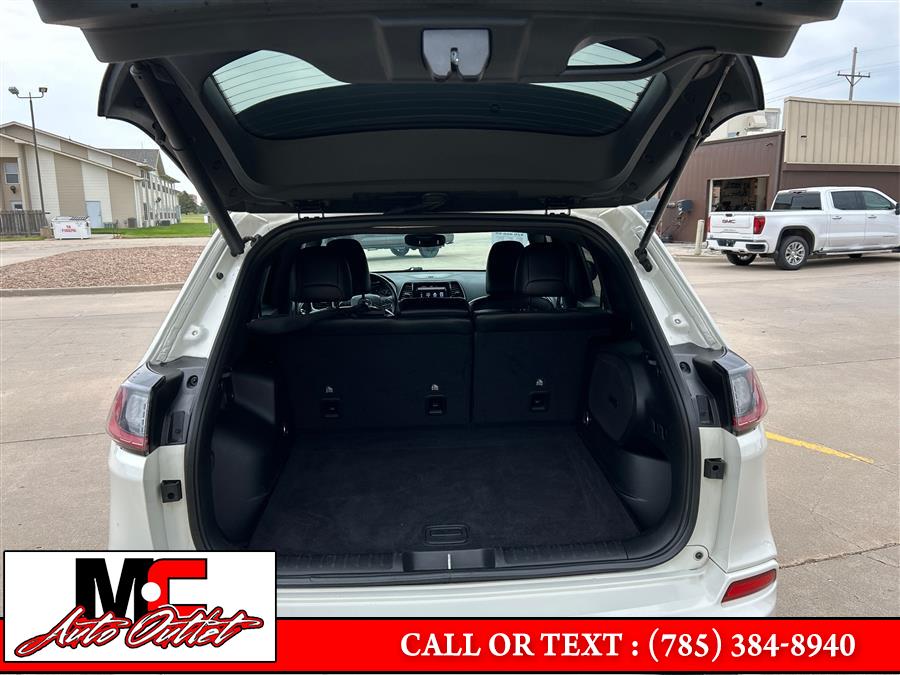 2019 Jeep Cherokee High Altitude 4x4, available for sale in Colby, Kansas | M C Auto Outlet Inc. Colby, Kansas 2019 Jeep Cherokee High Altitude 4x4, available for sale in Colby, Kansas | M C Auto Outlet Inc. Colby, Kansas