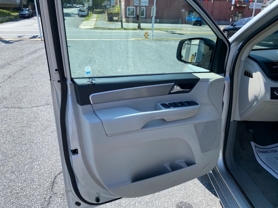 2009 Volkswagen Routan 4dr Wgn SEL, available for sale in Bethlehem, Pennsylvania | Best Auto Deals LLC. Bethlehem, Pennsylvania 2009 Volkswagen Routan 4dr Wgn SEL, available for sale in Bethlehem, Pennsylvania | Best Auto Deals LLC. Bethlehem, Pennsylvania