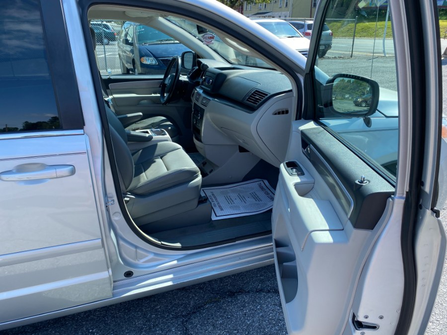 2009 Volkswagen Routan 4dr Wgn SEL, available for sale in Bethlehem, Pennsylvania | Best Auto Deals LLC. Bethlehem, Pennsylvania 2009 Volkswagen Routan 4dr Wgn SEL, available for sale in Bethlehem, Pennsylvania | Best Auto Deals LLC. Bethlehem, Pennsylvania