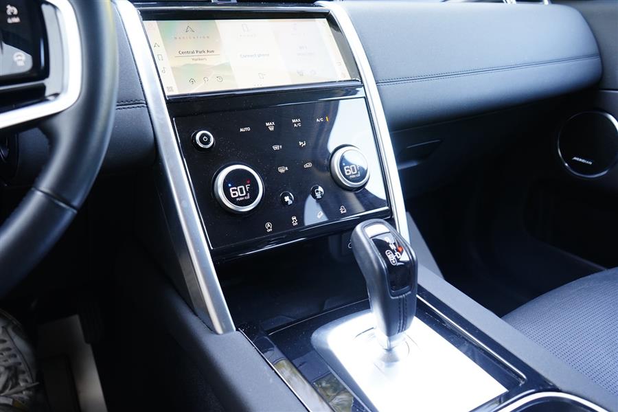 2022 Land Rover Discovery Sport S photo 27