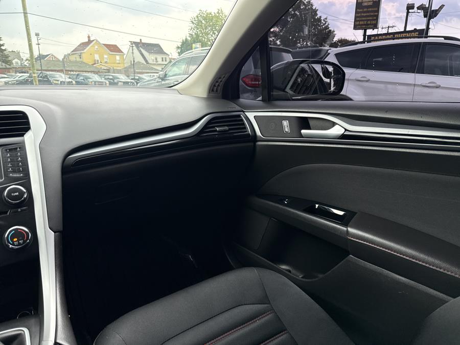 2014 Ford Fusion 4dr Sdn SE FWD, available for sale in Little Ferry, New Jersey | Victoria Preowned Autos Inc. Little Ferry, New Jersey 2014 Ford Fusion 4dr Sdn SE FWD, available for sale in Little Ferry, New Jersey | Victoria Preowned Autos Inc. Little Ferry, New Jersey