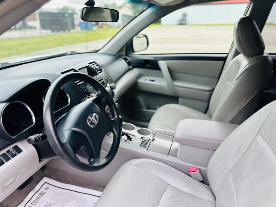2008 Toyota Highlander FWD 4dr Base (Natl), available for sale in Springfield, Massachusetts | Auto Globe LLC. Springfield, Massachusetts 2008 Toyota Highlander FWD 4dr Base (Natl), available for sale in Springfield, Massachusetts | Auto Globe LLC. Springfield, Massachusetts