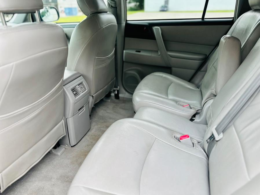 2008 Toyota Highlander FWD 4dr Base (Natl), available for sale in Springfield, Massachusetts | Auto Globe LLC. Springfield, Massachusetts 2008 Toyota Highlander FWD 4dr Base (Natl), available for sale in Springfield, Massachusetts | Auto Globe LLC. Springfield, Massachusetts