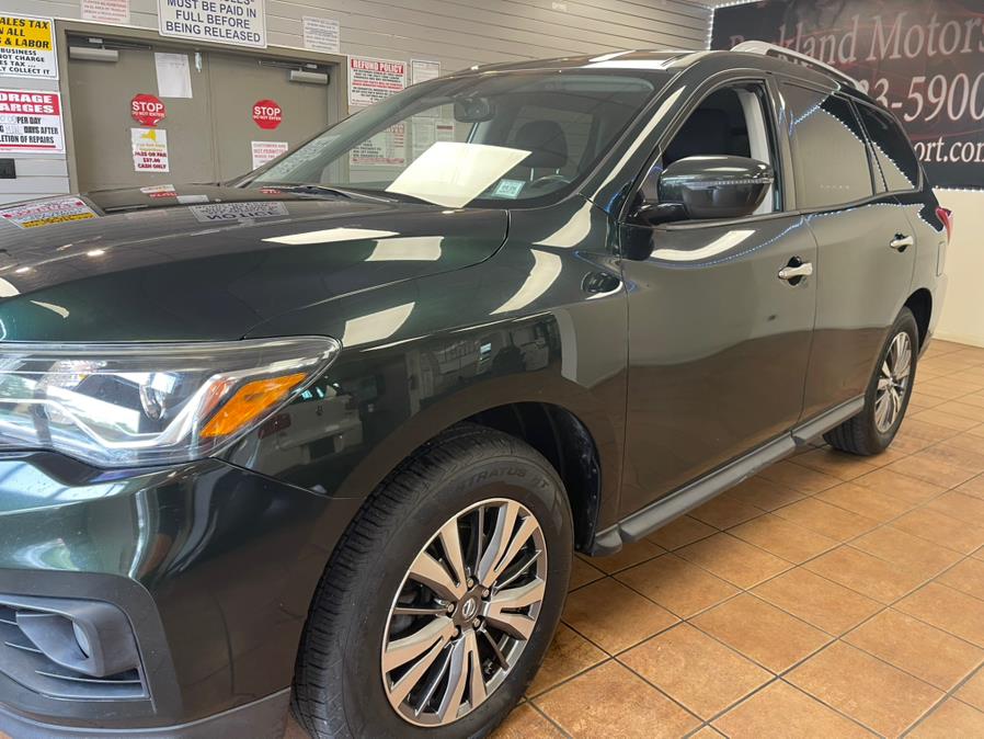 2018 Nissan Pathfinder 4x4 SL, available for sale in Suffern, New York | Rockland Motor Sport. Suffern, New York 2018 Nissan Pathfinder 4x4 SL, available for sale in Suffern, New York | Rockland Motor Sport. Suffern, New York