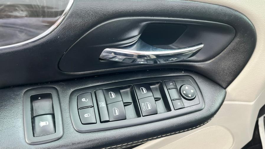2015 Chrysler Town & Country 4dr Wgn Touring-L, available for sale in Springfield, Massachusetts | Jordan Auto Sales Inc. Springfield, Massachusetts 2015 Chrysler Town & Country 4dr Wgn Touring-L, available for sale in Springfield, Massachusetts | Jordan Auto Sales Inc. Springfield, Massachusetts