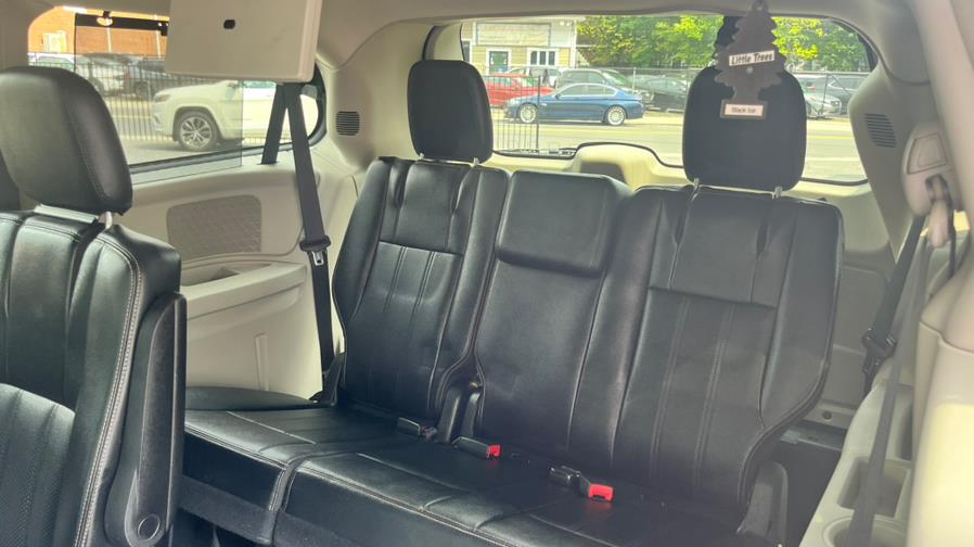 2015 Chrysler Town & Country 4dr Wgn Touring-L, available for sale in Springfield, Massachusetts | Jordan Auto Sales Inc. Springfield, Massachusetts 2015 Chrysler Town & Country 4dr Wgn Touring-L, available for sale in Springfield, Massachusetts | Jordan Auto Sales Inc. Springfield, Massachusetts