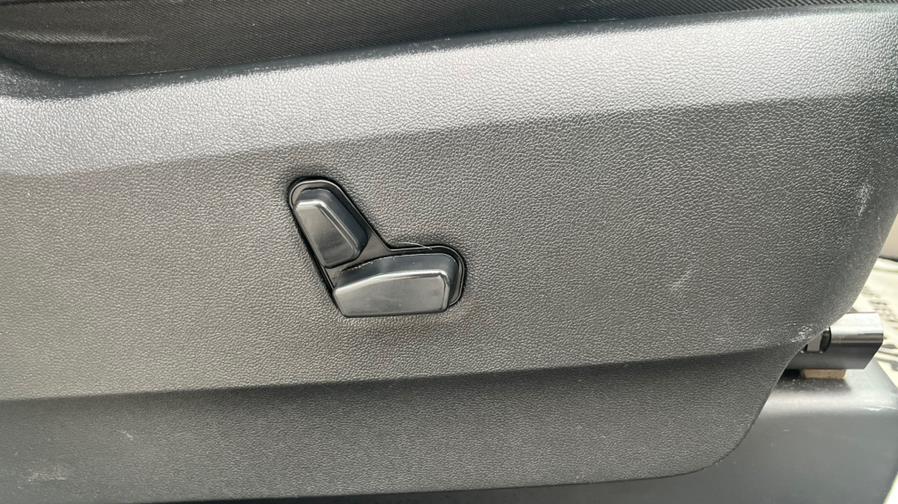 2015 Chrysler Town & Country 4dr Wgn Touring-L, available for sale in Springfield, Massachusetts | Jordan Auto Sales Inc. Springfield, Massachusetts 2015 Chrysler Town & Country 4dr Wgn Touring-L, available for sale in Springfield, Massachusetts | Jordan Auto Sales Inc. Springfield, Massachusetts