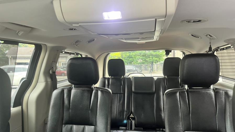 2015 Chrysler Town & Country 4dr Wgn Touring-L, available for sale in Springfield, Massachusetts | Jordan Auto Sales Inc. Springfield, Massachusetts 2015 Chrysler Town & Country 4dr Wgn Touring-L, available for sale in Springfield, Massachusetts | Jordan Auto Sales Inc. Springfield, Massachusetts