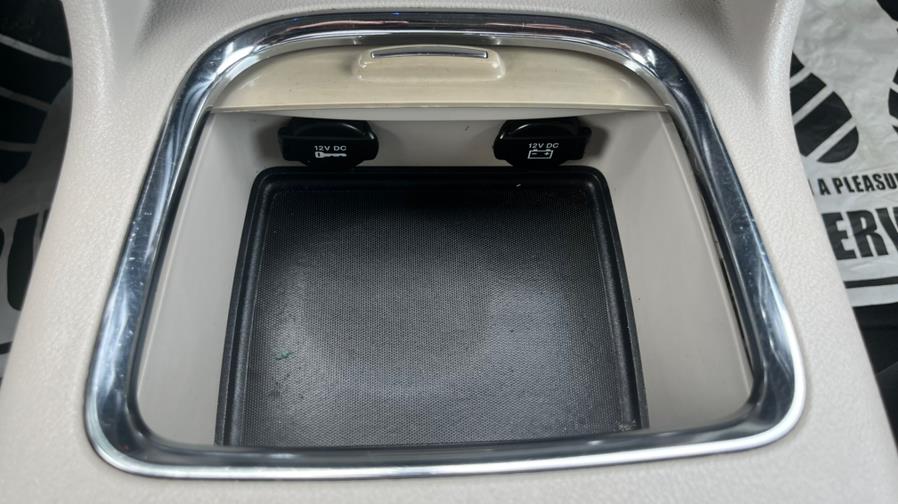2015 Chrysler Town & Country 4dr Wgn Touring-L, available for sale in Springfield, Massachusetts | Jordan Auto Sales Inc. Springfield, Massachusetts 2015 Chrysler Town & Country 4dr Wgn Touring-L, available for sale in Springfield, Massachusetts | Jordan Auto Sales Inc. Springfield, Massachusetts