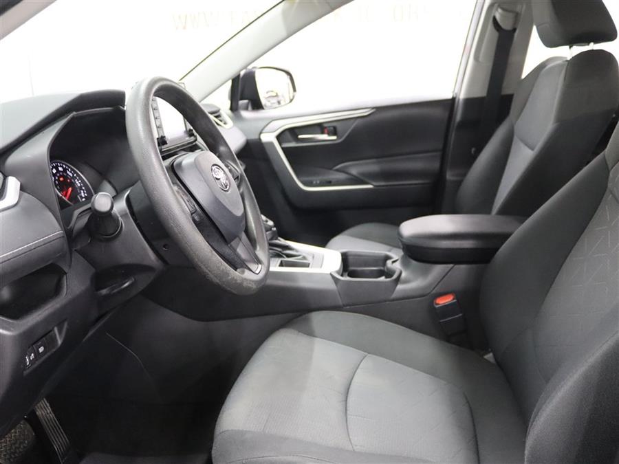 2021 Toyota RAV4 XLE photo 9