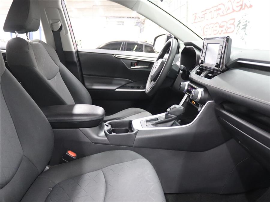 2021 Toyota RAV4 XLE photo 13