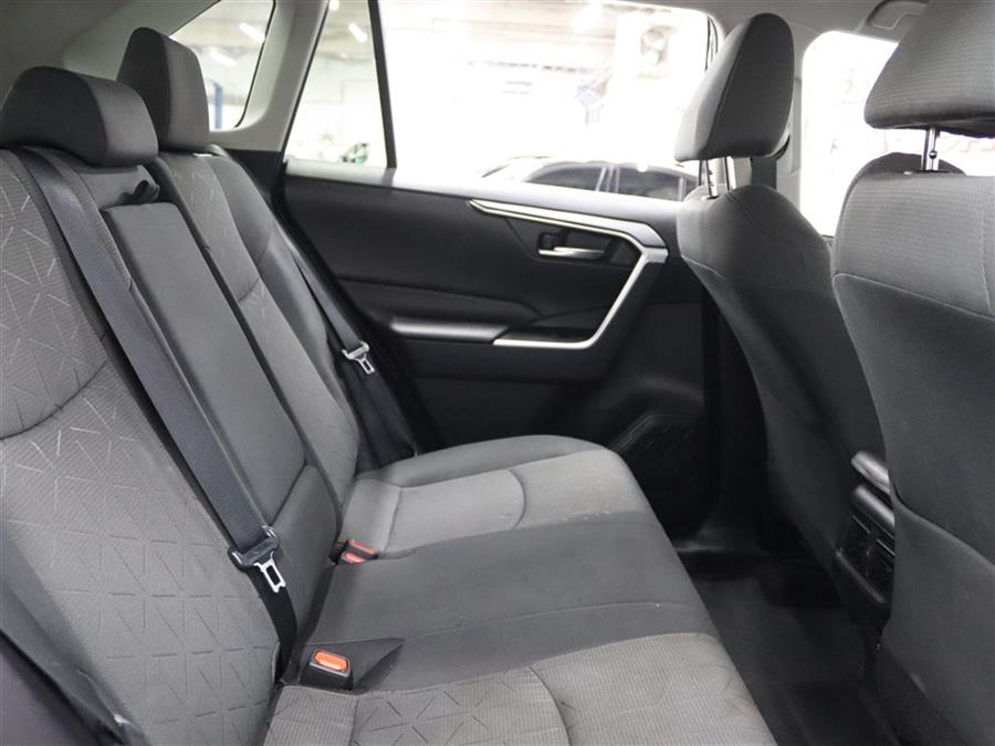 2021 Toyota RAV4 XLE photo 15
