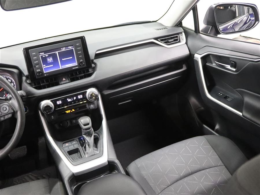 2021 Toyota RAV4 XLE photo 18
