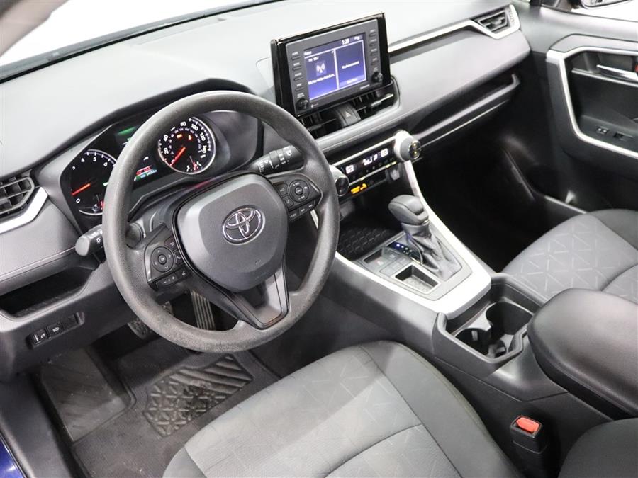 2021 Toyota RAV4 XLE photo 19
