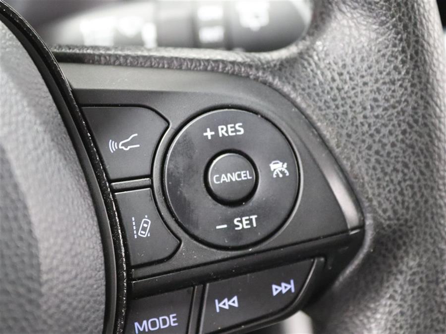 2021 Toyota RAV4 XLE photo 25