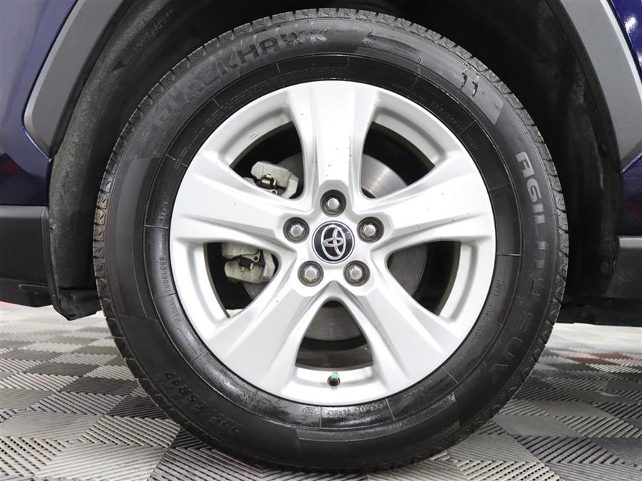 2021 Toyota RAV4 XLE photo 31