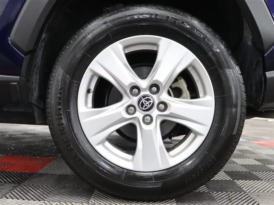 2021 Toyota RAV4 XLE photo 32